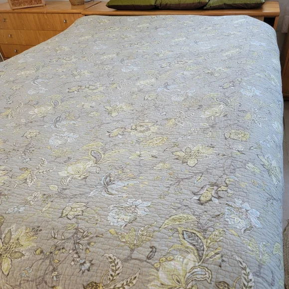 Queen Size Quilt 84x92 - Picture 1 of 5